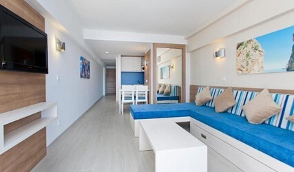 One-Bedroom Apartment with Sea View (4 Adults)