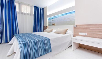 One-Bedroom Apartment with Sea View (4 Adults)