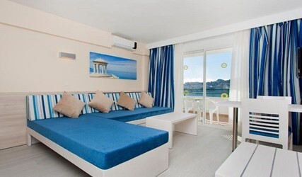 One-Bedroom Apartment with Sea View (4 Adults)