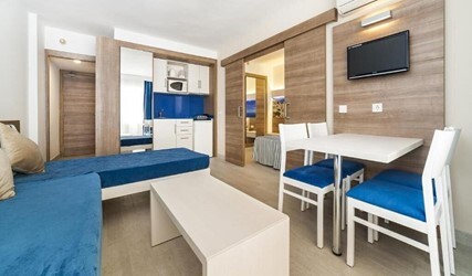 One-Bedroom Apartment with Sea View (4 Adults)