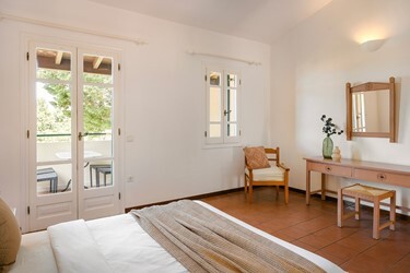 Family Room 1 Bedroom with Sea View