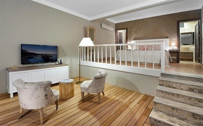 Pool Suite