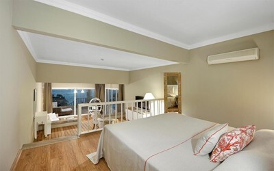 Pool Suite