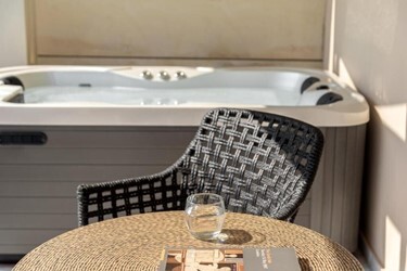 Jacuzzi Suite