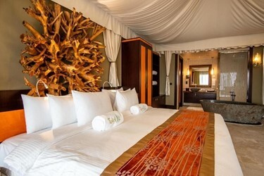 Reem presidential pool villa