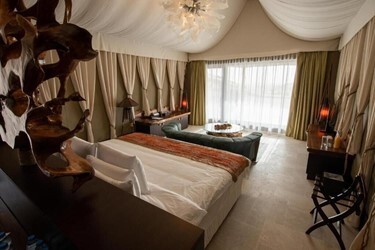 Reem presidential pool villa
