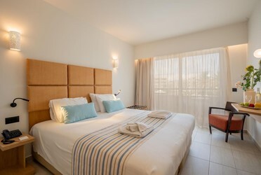 Deluxe Room Pool View