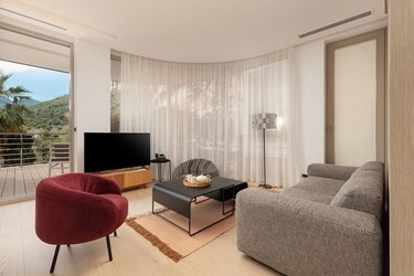 3 Bedroom Garden View Line