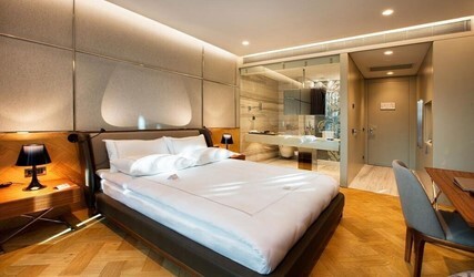 Deluxe Room King Bed