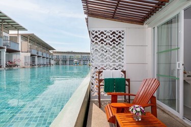 Deluxe Pool Access