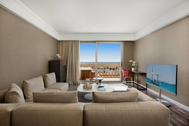 Adriano Suite