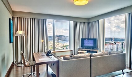 Corner Suite Bosphorus View With Lounge Access 