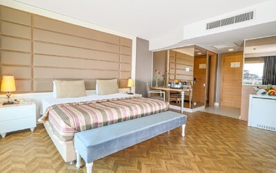 Jacuzzi Suite Room