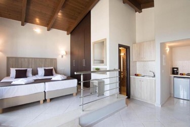 Apartment 1 Bedroom Inland View