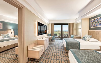 Deluxe Family Room