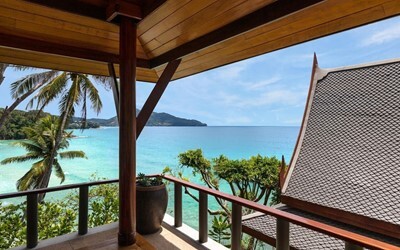 Deluxe Ocean Pool Pavilion