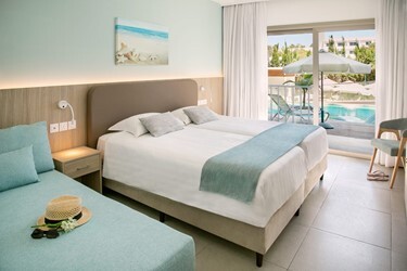 Twin Room Swim up / Sharing Pool
