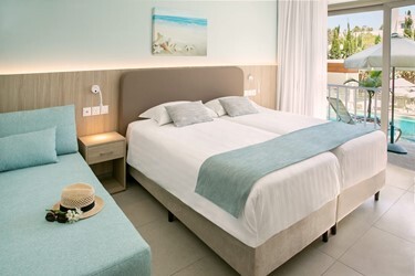 Twin Room Swim up / Sharing Pool