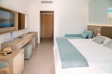 Twin Room Swim up / Sharing Pool