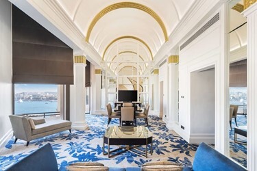 Presidential Suite with Lounge Access