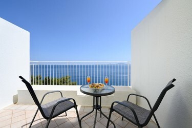 Family Room Main Building with Sea View