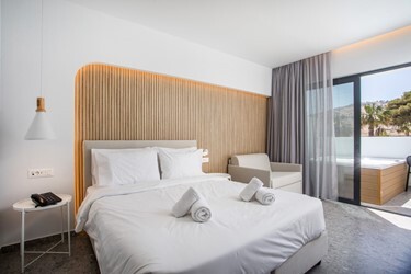 Junior Suite with Private Tub on the Balcony