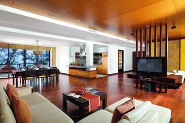 Seaview Jacuzzi Penthouse Three Bedroom