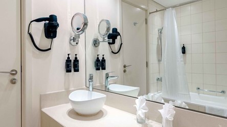 Deluxe twin poolview