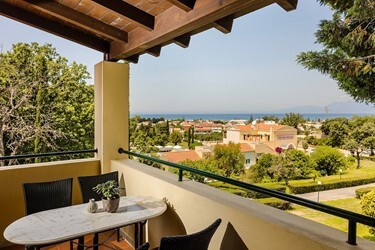 Family Room 1 Bedroom Superior with Sea View