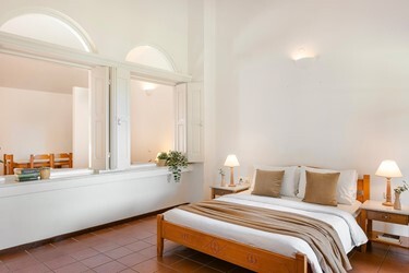 Family Room 1 Bedroom Superior with Sea View
