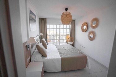 Suite Deluxe three Bedroom Apartment with Sea View and Large Terrace