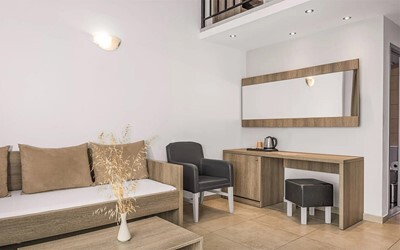 Maisonette Sharing Pool Inland View
