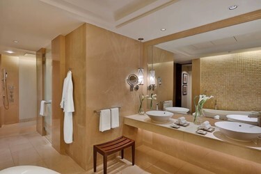 1 Bedroom Ocean Club Suite