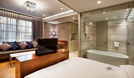 Executive Junior Suite with Bathtub