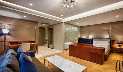 Executive Junior Suite with Bathtub
