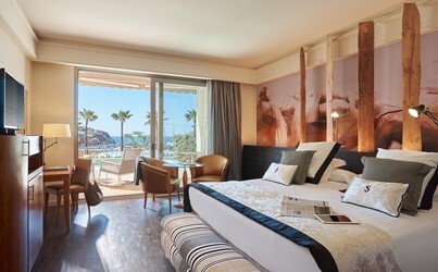 Swim-up Sea views