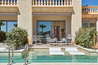Swim-up Sea views