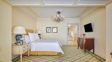 Deluxe Two Bedrooms Suite City and Grand Plaza View