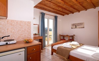 Studio with Garden or Pool View A/C