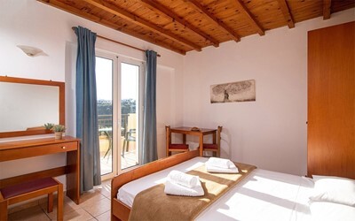 Studio with Garden or Pool View A/C