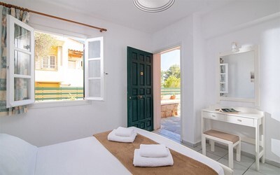Studio with Garden or Pool View A/C