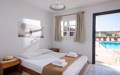 Studio with Garden or Pool View A/C