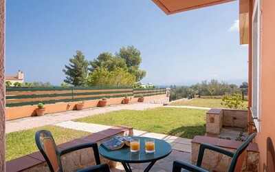 Studio with Garden or Pool View A/C