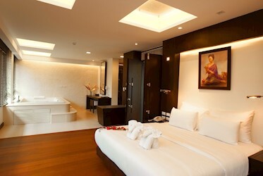 Hillside Grand Suite Room