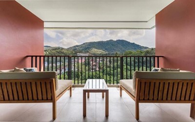 Deluxe Pool View Room