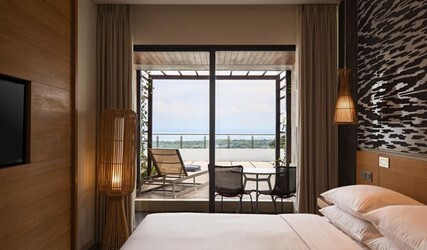 Deluxe King Room with Terrace and Ocean View