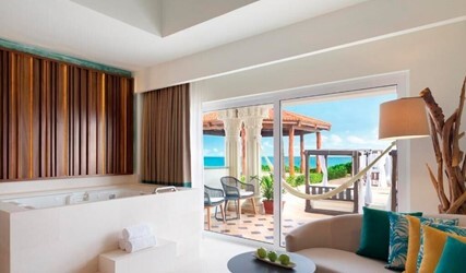 Junior Suite Ocean Front Walk-Out