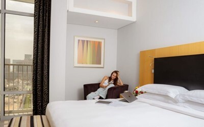Family connecting suite