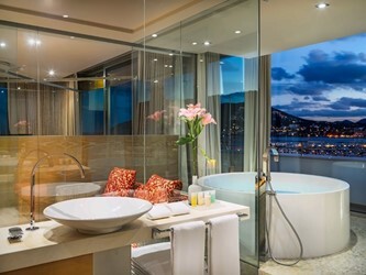 Cloud 9 Corner Suite
