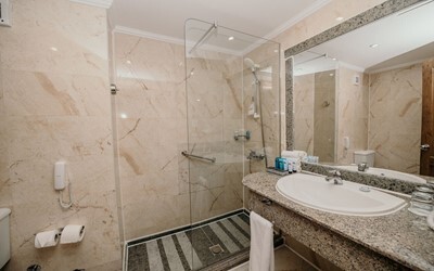 Family Suite (Mega Family)
